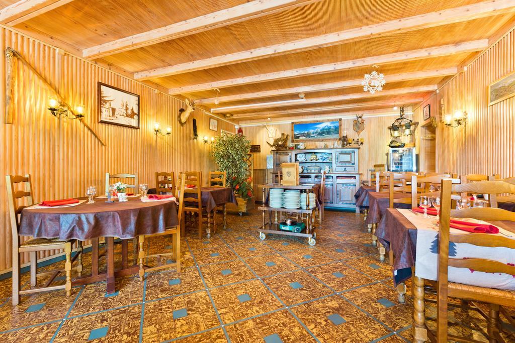 Hôtel Restaurant Aux Touristes Habère-Lullin Exterior foto