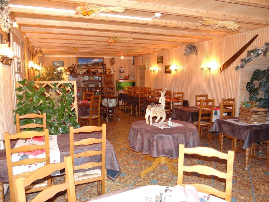 Hôtel Restaurant Aux Touristes Habère-Lullin Exterior foto