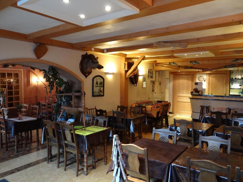 Hôtel Restaurant Aux Touristes Habère-Lullin Exterior foto