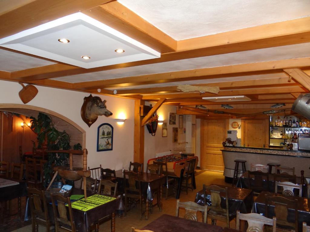Hôtel Restaurant Aux Touristes Habère-Lullin Exterior foto