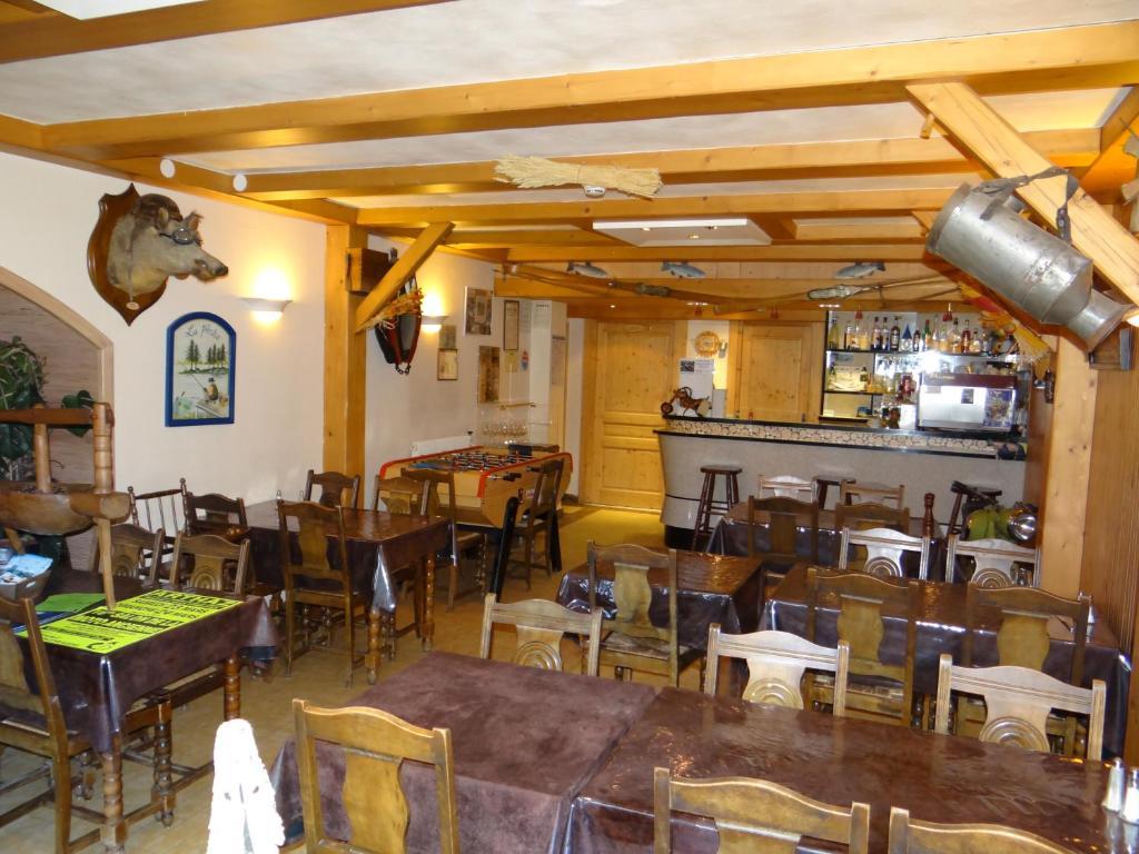 Hôtel Restaurant Aux Touristes Habère-Lullin Exterior foto