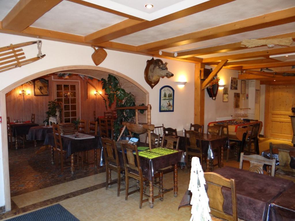 Hôtel Restaurant Aux Touristes Habère-Lullin Exterior foto